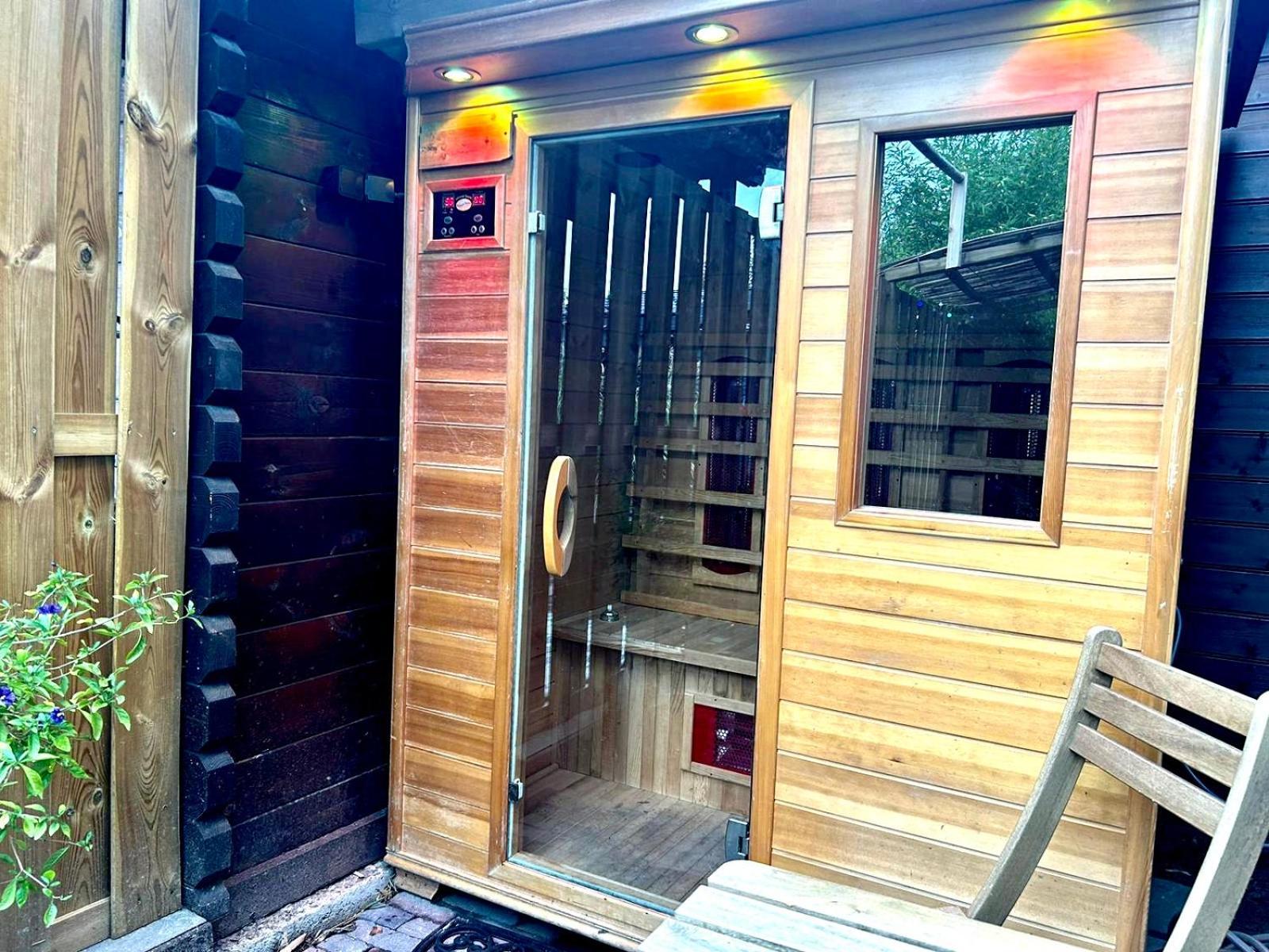 Jungle Style Lodge With Jacuzzi ,Sauna And Garden Near Amsterdam Vijfhuizen Buitenkant foto